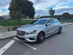 Cinzento Usado 2013 Mercedes A180 Citadino | € 14.900 (Preço justo)