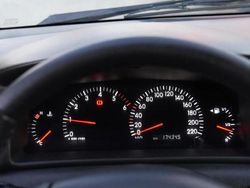 Cinzento Usado 2002 Toyota Corolla Citadino | € 6.900