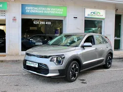 Cinza Usado 2023 Kia e-Niro Motion SUV | € 29.500 (Preço justo)