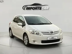 Branco Usado 2011 Toyota Auris Comfort Citadino | € 9.999 (Preço justo)