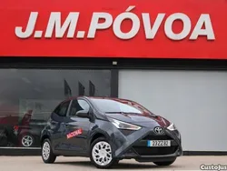 Cinza Usado 2020 Toyota Aygo X-play Citadino | € 13.890 (Preço elevado)