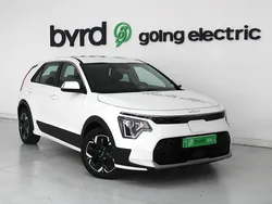 Branco Usado 2022 Kia e-Niro Motion SUV | € 29.900 (Preço justo)