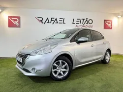 Cinzento Usado 2014 Peugeot 208 Citadino | € 7.300 (Bom preço)