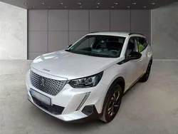 Branco Usado 2023 Peugeot e-2008 Allure SUV | € 23.900 (Bom preço)