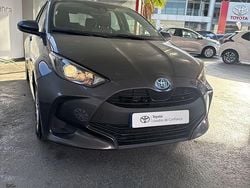 Cinza Usado 2022 Toyota Yaris Hybrid Comfort | € 19.250 (Preço justo)