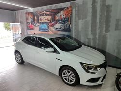 Branco Usado 2016 Renault Mégane IV Experience Sedan | € 11.000 (Preço justo)