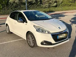 Usado 2017 Peugeot 208 Style Citadino | € 11.000 (Preço justo)