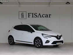 Branco Usado 2023 Renault Clio V LIMITED Citadino | € 17.400 (Preço justo)