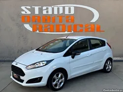 Branco Usado 2015 Ford Fiesta Titanium Citadino | € 10.450 (Preço justo)