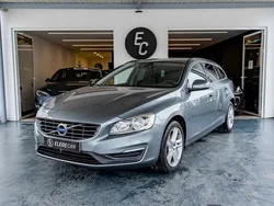Cinza Usado 2016 Volvo V60 Momentum Carrinha | € 14.950 (Preço justo)