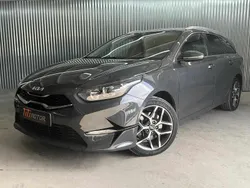 Cinzento Usado 2023 Kia Ceed Citadino | € 24.450