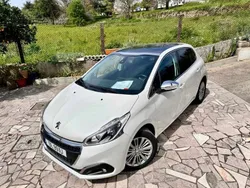 Branco Usado 2016 Peugeot 208 Allure Citadino | € 8.950 (Preço justo)
