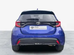 Azul (pintura metalizada) Usado 2024 Toyota Yaris Comfort | € 24.750 (Bom preço)