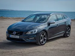 Usado 2015 Volvo V60 R-Design Carrinha | € 15.000 (Bom preço)