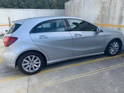 Cinzento Usado 2016 Mercedes A180 | € 16.750 (Preço justo)