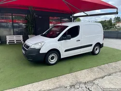 Branco Usado 2017 Peugeot Partner Monovolume | € 9.750 (Preço justo)