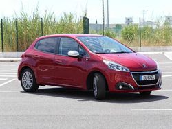 Vermelho Usado 2016 Peugeot 208 Citadino | € 9.800 (Preço elevado)