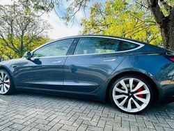 Usado 2019 Tesla Model 3 Performance Sedan | € 23.750 (Preço justo)