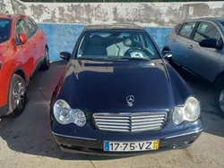 Azul Usado 2004 Mercedes C220 Coupé | € 12.500