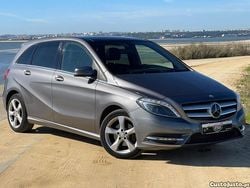 Cinza Usado 2014 Mercedes B180 Edition Monovolume | € 14.990 (Preço justo)