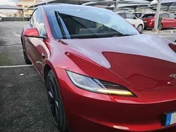 Vermelho Usado 2024 Tesla Model 3 Standard Range Sedan | € 33.500 (Preço justo)