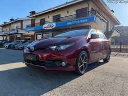 Vermelho Usado 2017 Toyota Auris Hybrid Comfort Citadino | € 17.990
