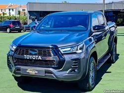 Cinza Usado 2023 Toyota HiLux Sport Pickup | € 63.499