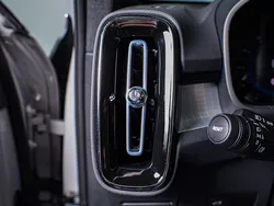 Cinza Novo 2025 Volvo XC40 Plus SUV | € 45.990 (Preço justo)