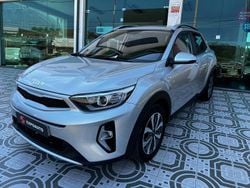 Prateado cinzento Usado 2022 Kia Stonic SUV | € 15.900 (Preço justo)