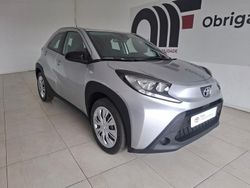 Cinza Usado 2023 Toyota Aygo Play Citadino | € 16.500 (Preço justo)