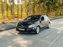 Azul Usado 2018 Mercedes A180 Urban | € 19.890 (Preço justo)