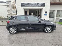 Preto Usado 2019 Renault Clio IV LIMITED Citadino | € 13.000 (Bom preço)