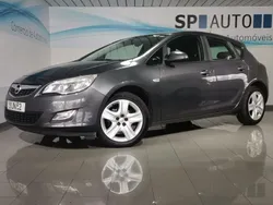 Cinzento Usado 2010 Opel Astra Enjoy Citadino | € 7.490 (Preço justo)