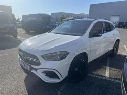 Branco polar Usado 2024 Mercedes GLA200 SUV | € 54.900