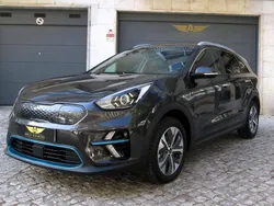 Cinzento Usado 2022 Kia e-Niro 3 SUV | € 22.250 (Bom preço)
