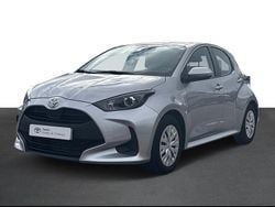 Cinza (pintura metalizada) Usado 2023 Toyota Yaris Comfort Sedan | € 17.750 (Preço justo)