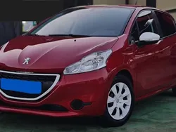 Outra Usado 2015 Peugeot 208 Access Citadino | € 8.900 (Preço elevado)