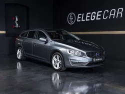 Cinza Usado 2016 Volvo V60 Momentum Carrinha | € 14.950 (Preço justo)