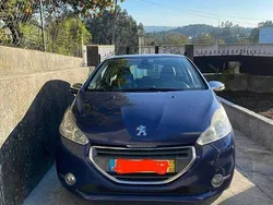 Usado 2013 Peugeot 208 Allure Citadino | € 6.200 (Bom preço)