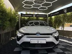 Branco Usado 2023 Citroën C5 X Feel Sedan | € 21.000 (Bom preço)