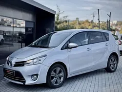 Cinzento Usado 2014 Toyota Verso Monovolume | € 15.750