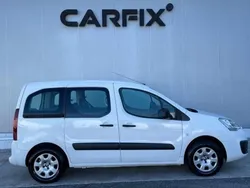 Branco Usado 2017 Peugeot Partner Monovolume | € 17.999