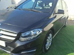 Cinza Usado 2015 Mercedes B180 AMG Monovolume | € 13.750