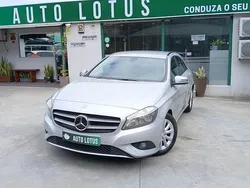Cinza Usado 2014 Mercedes A180 Style | € 14.970