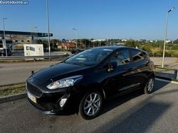 Cinza Usado 2018 Ford Fiesta Titanium Citadino | € 11.980 (Preço justo)