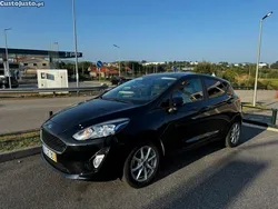Cinza Usado 2018 Ford Fiesta Titanium Citadino | € 11.980 (Preço justo)