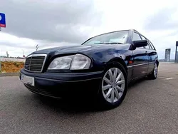Preto Usado 1998 Mercedes 220 | € 2.750