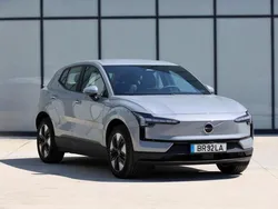 Cinzento Novo 2025 Volvo EX30 Core SUV | € 41.700 (Preço justo)