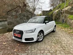 Branco (metalizado) Usado 2018 Audi A1 Sportback Design Citadino | € 15.500