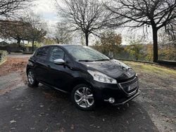 Cinzento Usado 2014 Peugeot 208 Citadino | € 8.990 (Preço justo)